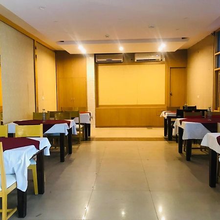 Tulip Palm Hotel Jaipur Ngoại thất bức ảnh
