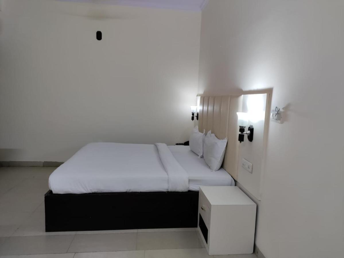 Tulip Palm Hotel Jaipur Ngoại thất bức ảnh