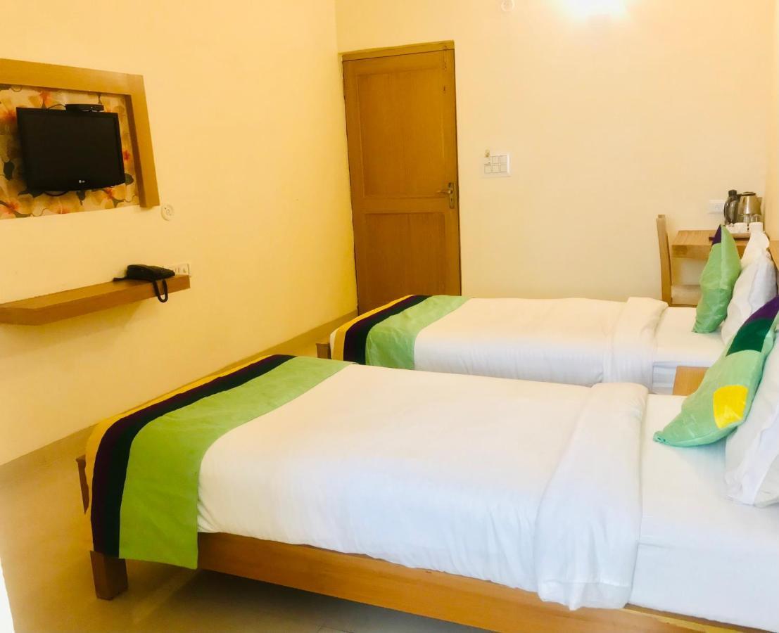 Tulip Palm Hotel Jaipur Ngoại thất bức ảnh