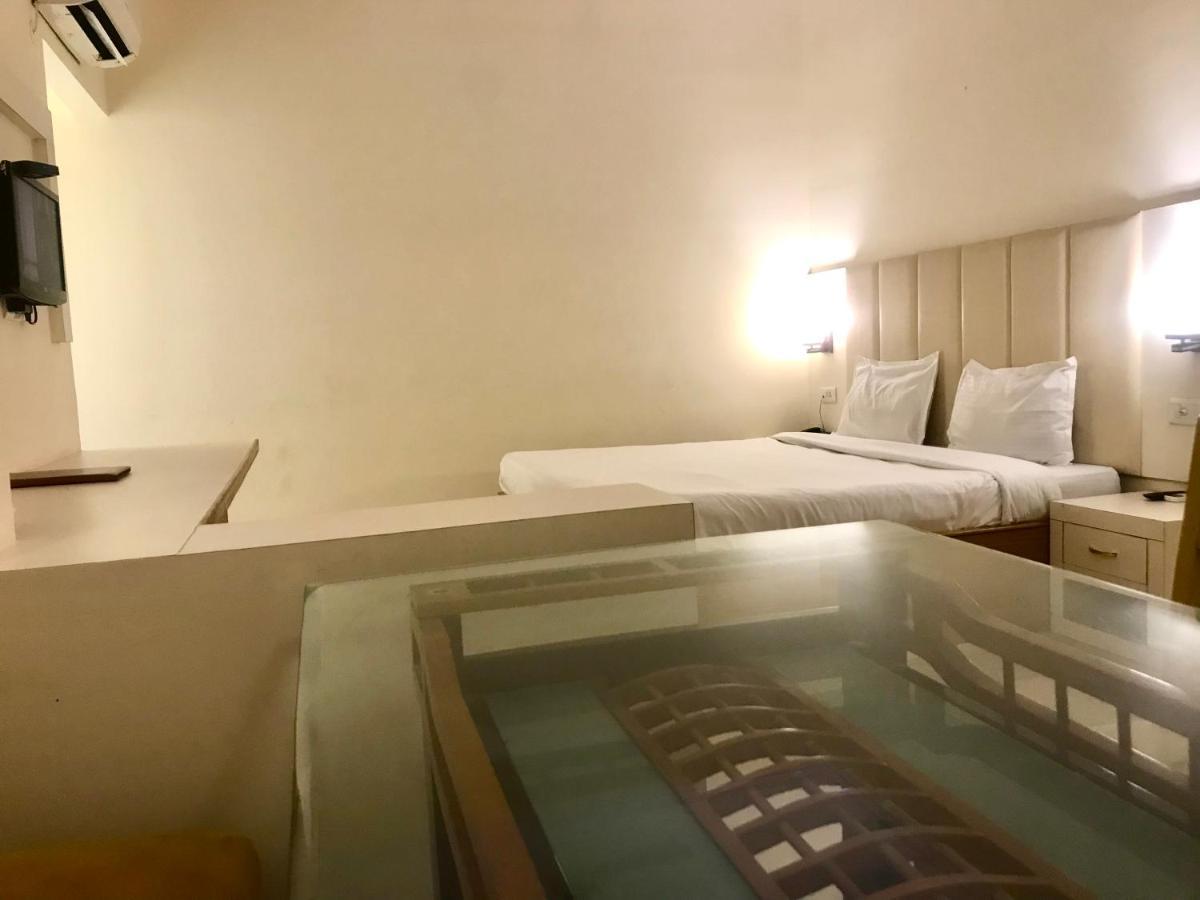 Tulip Palm Hotel Jaipur Ngoại thất bức ảnh