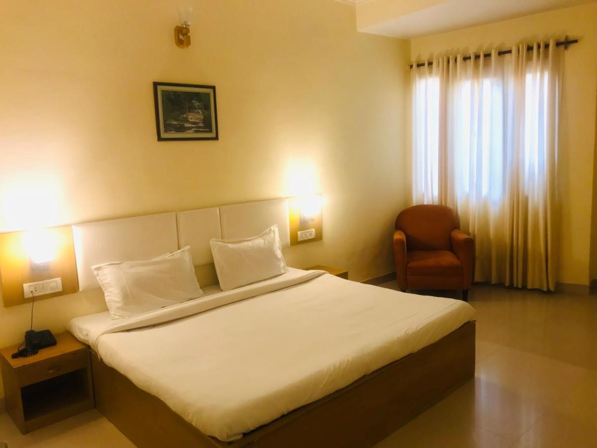 Tulip Palm Hotel Jaipur Ngoại thất bức ảnh