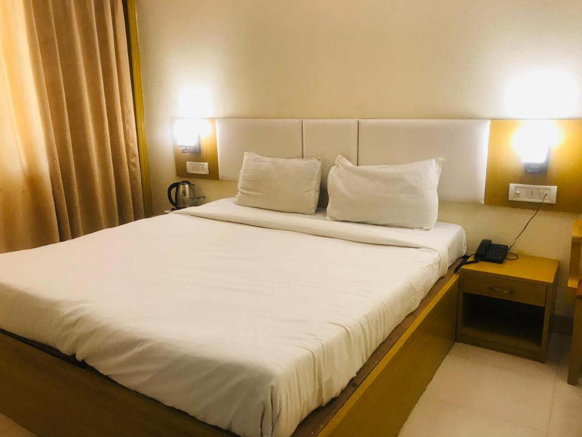 Tulip Palm Hotel Jaipur Ngoại thất bức ảnh