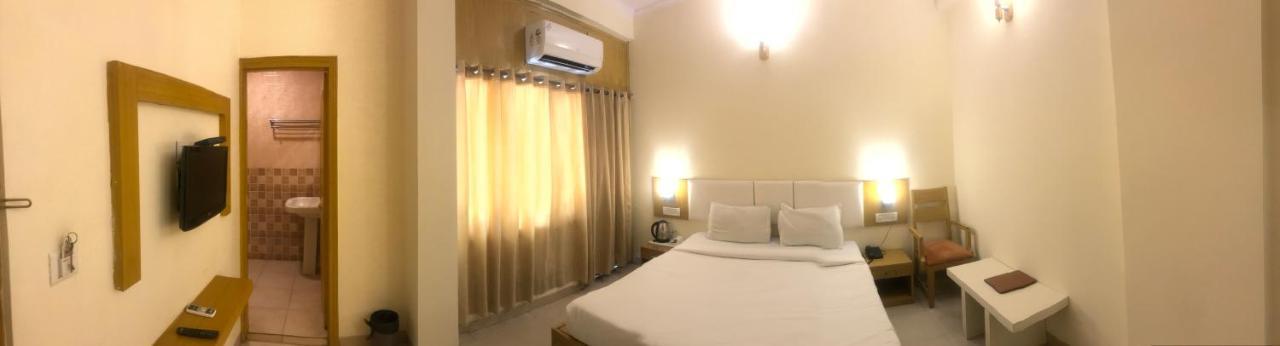Tulip Palm Hotel Jaipur Ngoại thất bức ảnh