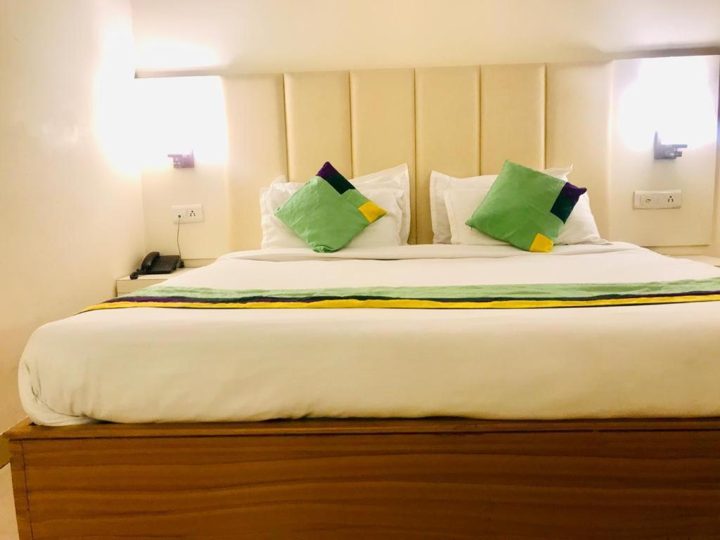 Tulip Palm Hotel Jaipur Ngoại thất bức ảnh