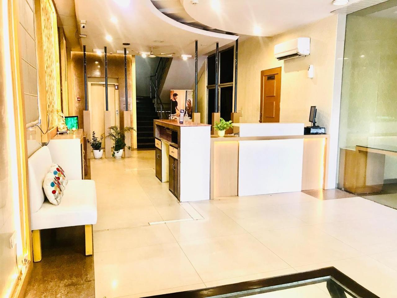 Tulip Palm Hotel Jaipur Ngoại thất bức ảnh